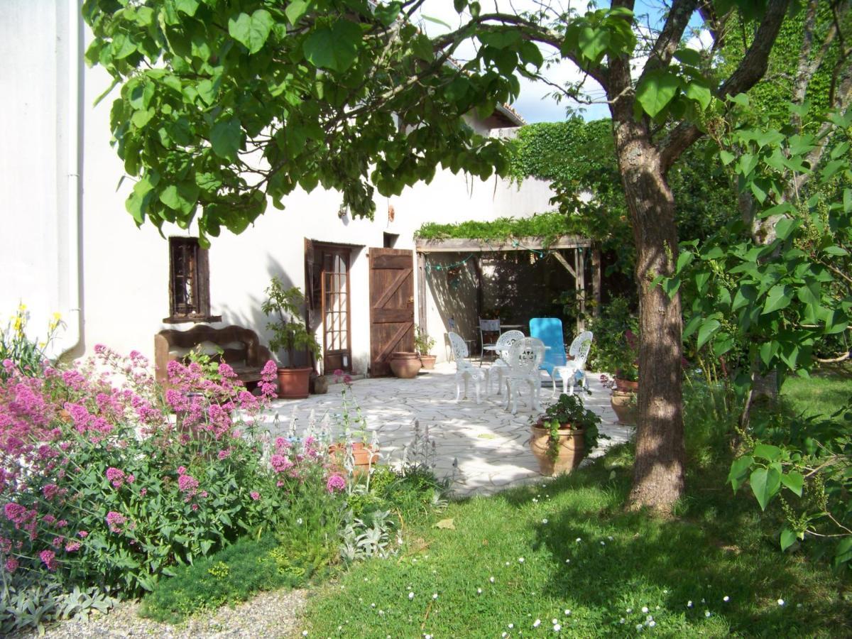 Grande Maison Atypique Le Burgaud Екстериор снимка